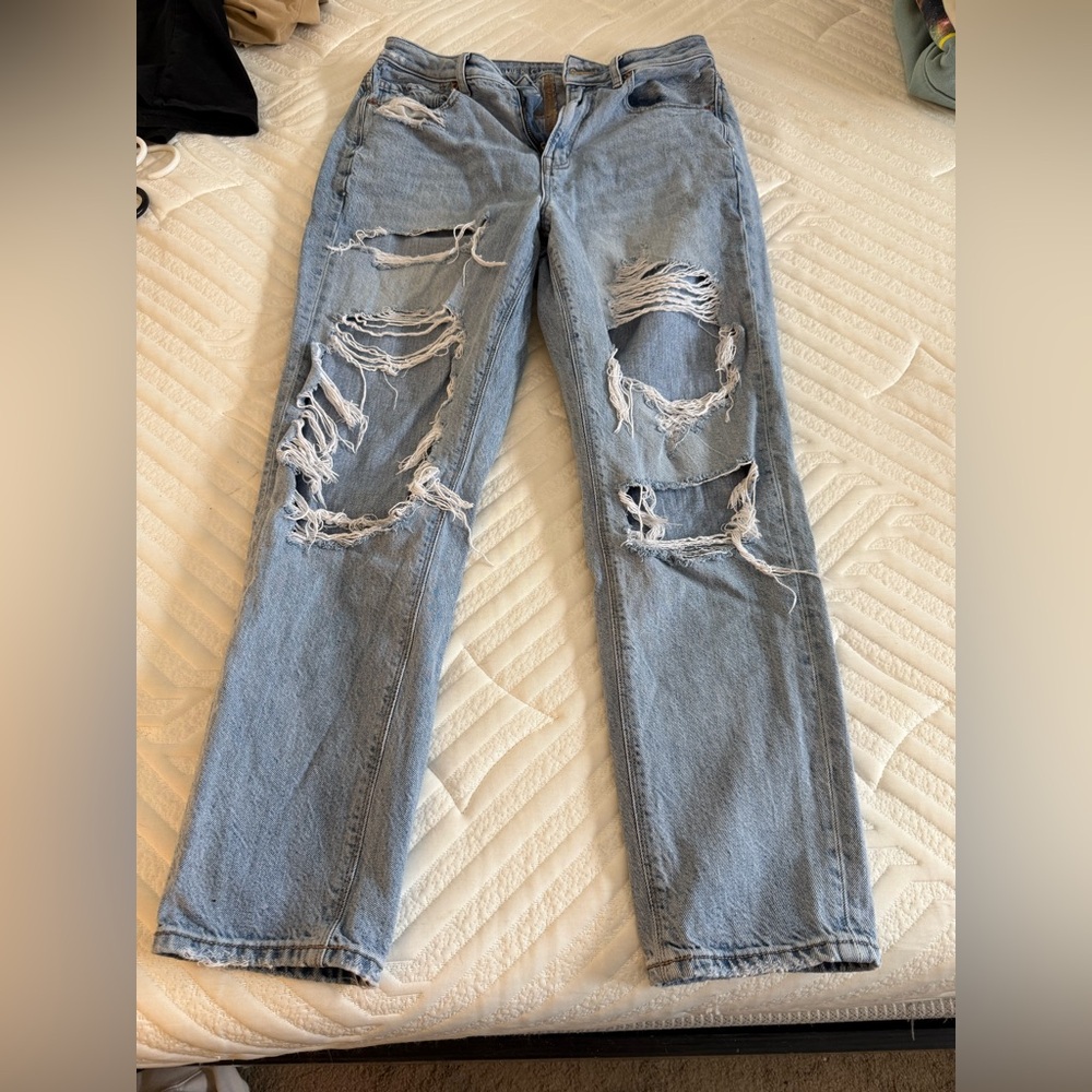 American Eagle Outfitters Light Blue Distressed Jeans